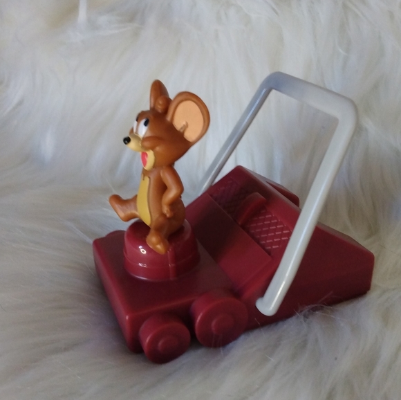 Tom and Jerry 2021 McDonald's Toy - Picture 2 of 7